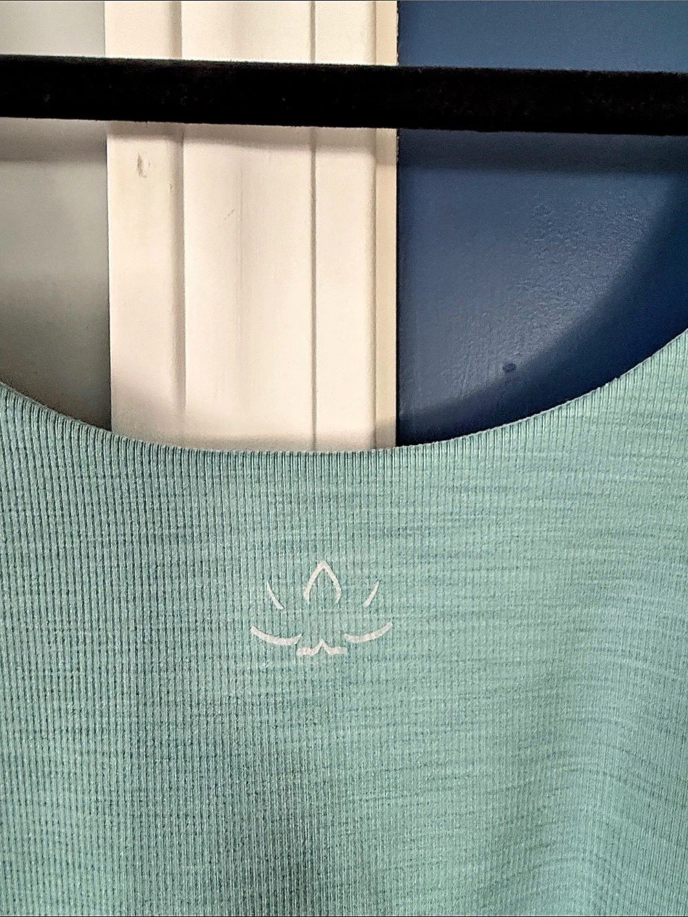 Beyond Yoga Spacedye On The Up Cropped Tank Green large euc - Picture 4 of 4